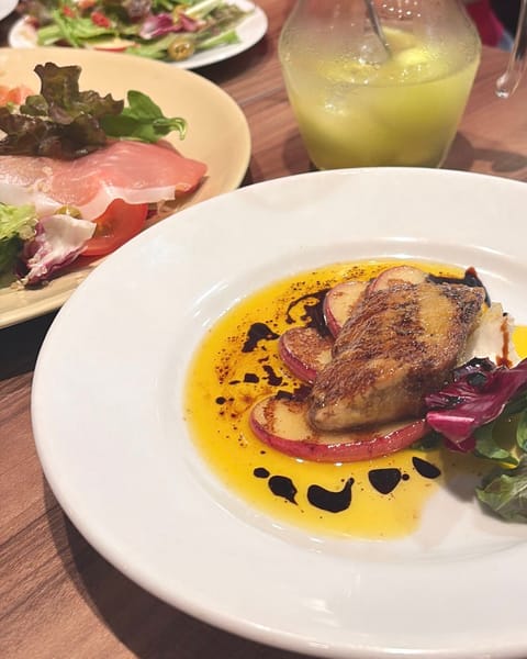 こんばんはᐡ.   .ᐡฅ💓
先日友達とお洒落ディナーしてきた🍽️
🍈のお酒も飲んだよー！夏だね☀️
今夜は早速仲良しさ