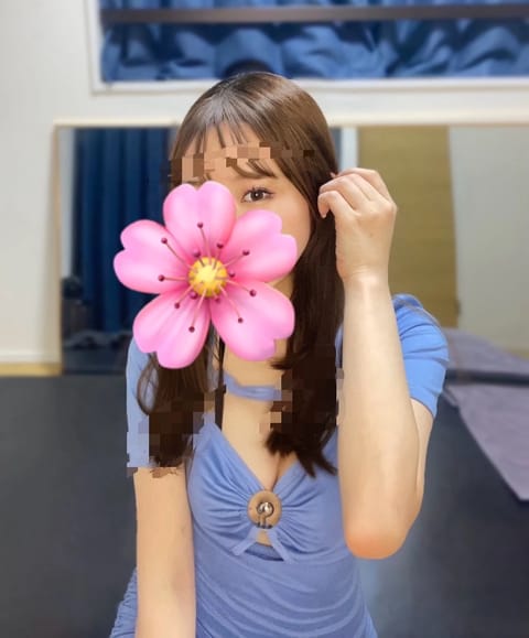 こんにちは、さくらです🌸
日本橋のルームで16時まで出勤してます♡
今日はお仕事お休みの方も多いかな？ぜひ癒されに来てね
