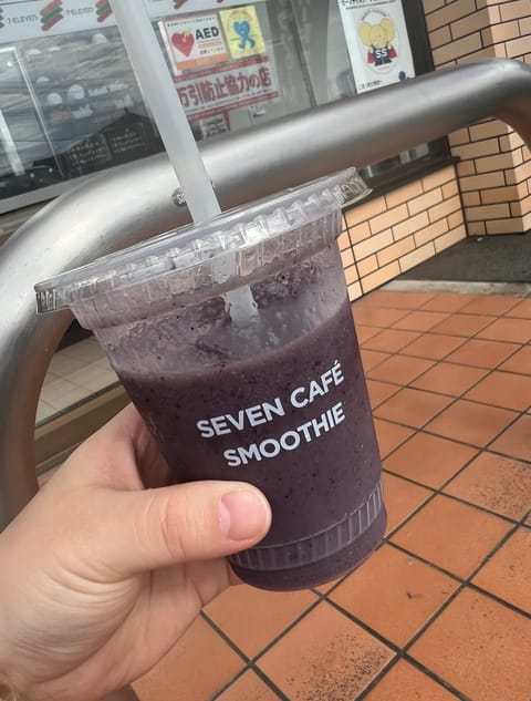 今日の元気チャージ♡♡♡

コーヒー飲めないので
アサイーのスムージー🥹🩶

カフェラテも飲めないから
お子ちゃま舌すぎ