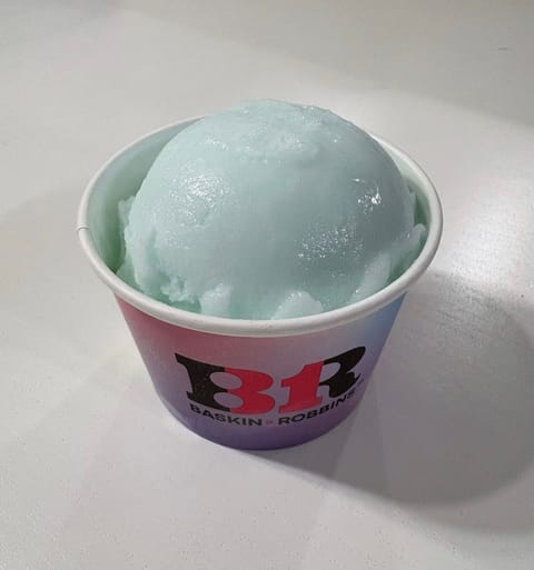アイス券いただいて、食べたかったフレーバーたべられてるんるん🎶
やったー！！！

最近毎日が光のようにすぎていくけど、こ