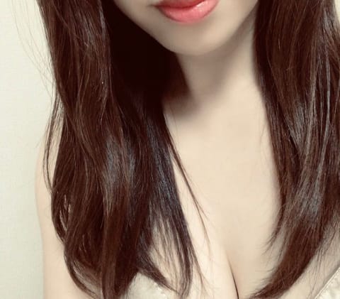 こんにちは♪
本日17:00〜21:00迄出勤してます😌
楽しみにお待ちしてます✨
