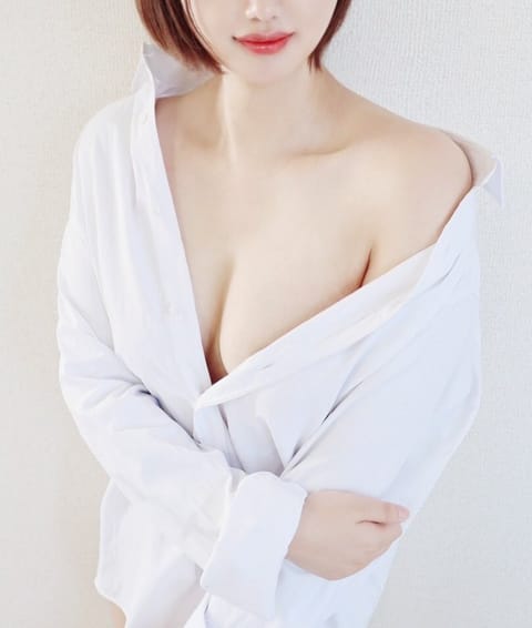 出勤してます！🎀

初出勤なので、とってもどきどきしています。。（笑）

最短⏰20:00〜ご案内できますので、
お問合