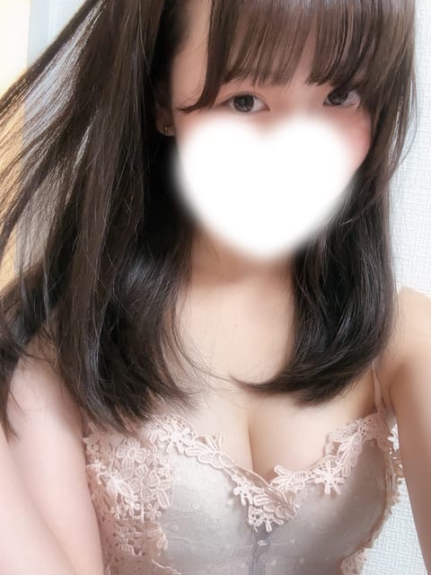 こんにちわ💕
最近急に暑くなってきてちょっと歩いただけで汗がとまりません💦
あした5/15木曜日は14:00〜21:00