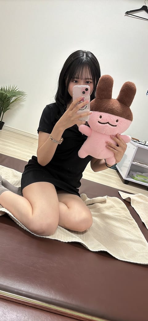 出勤しました！
12:00〜18:00よろしくお願いします🍫
念願のでっかアポロちゃんゲットしたよ〜〜っ🥹♡♡♡