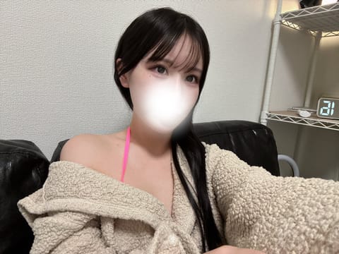 昨日もありがとうございました🙌🏻🤍
今日は西新宿roomで18-24時います

あいにくの天気ですが、来てくれるお客さま
