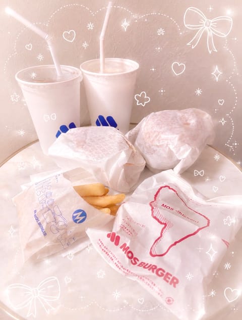 モス爆食会楽しかった🍔⋆˙⟡
いつも本当にありがとうございます☺️🌼

食べた後の施術はいつもよりちょっとお腹出てるのは