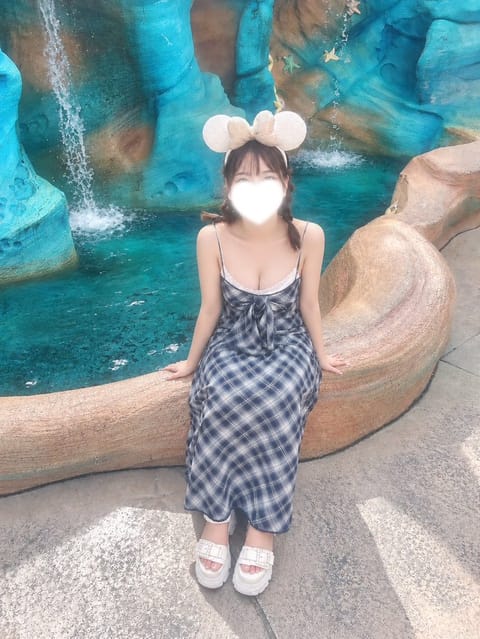 昨日は雨の中ディズニー行ってきました！✨️🐭🏰
でもお昼は天気晴れててめっちゃ楽しかった〜☀️
また行きたいなっ🥰