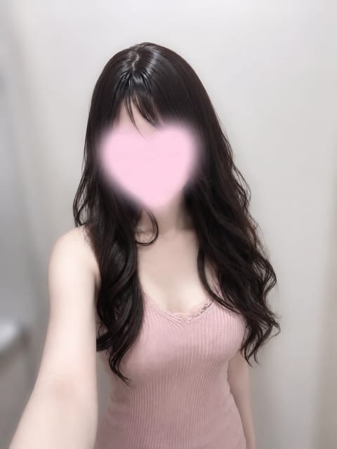 こんにちは！☀️
本日13:00〜18:00出勤です‎‎𖤐 ̖́-‬
8月ラスト出勤なのでぜひ会いに来てください🥹💕
ご