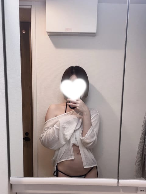 こんにちは〜
本日も出勤しました！

2:00までいるのでお時間合う方ぜひ♪