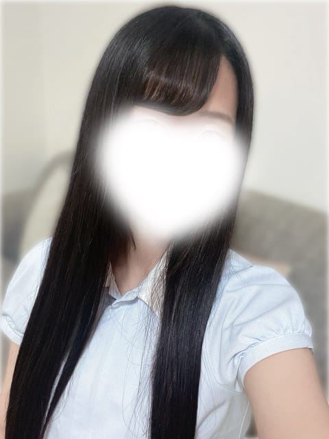 入りました！
本日もよろしくお願いします🍀
雨の日は気分が落ちちゃいますね💦
お客さまに会って元気もらいたいな！