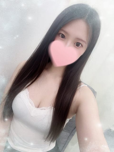 こんばんは🌙
明日7/15（火）23：00〜出勤する事になりました！！
お時間合うお兄さん是非ご予約お待ちしてます🥺💖