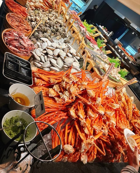 ビュッフェに行ってきました！

食べるの大好き💓
こう見えて意外と大食いな方🤭