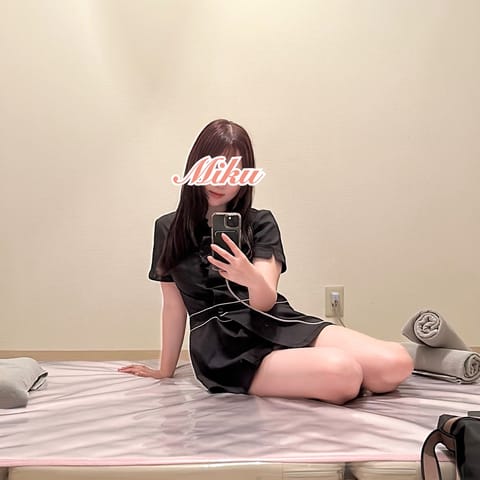 前のアカウントが凍結されてしまったので作り直しました！
よろしくお願いします🙇‍♀️

明日は14:00〜23:00で中
