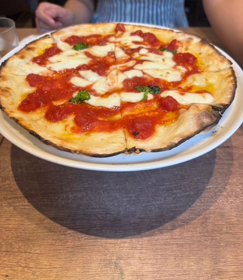 結局マルゲリータが1番美味しいっ🥰
美味しいご飯食べて
明日もお仕事頑張るぞ🍒