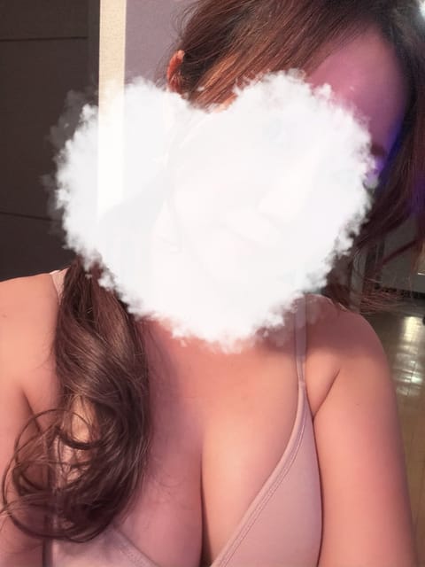 月曜日からお仕事お疲れ様です✨
もうお疲れ溜まってませんか？🥺

頑張ってるあなたを
いっぱい癒してあげたいな…🫶

私