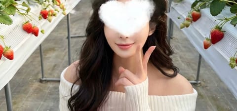 リッチアロマ🍓めい

GW明けにみんなにお会いできて嬉しい🩷

差し入れにアイスが増えてきました🍨♥️あとで食べようと思