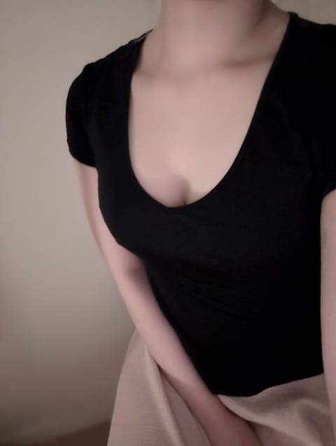 こんばんは🌙

雨降ってきちゃってしょんぼりですが…！

今日も上野いますよー！朝まで！

寄り道待ってます☺☺