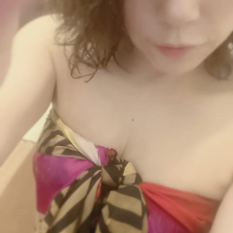 本日出勤しています。😄
スタート枠、ラスト枠ご予約下さってる貴方様♡本日もたっぷりの癒しを❤️
空き枠まだあります❣️
