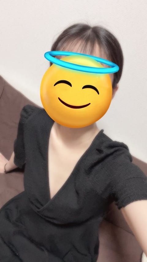 今日10時から15時まで出勤してます！

もしよければ癒されに来てくださいね☺️