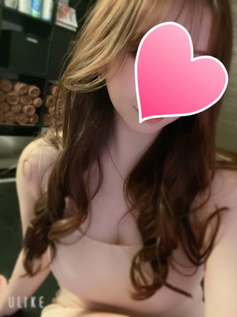 こんにちは🌞
本日13:00〜18:00出勤します💜(15:20〜🉑)

事前予約ありがとうございます😇
後半残り1枠空