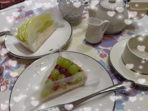 ケーキとかスイーツが好きで休みの日とかよく食べに行くんだけど
この前キルフェボンに行ってきました☺️🫶
タルトはキルフェ