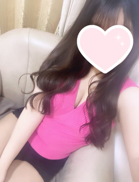 こんにちは🌞！！

本日から１２日までまた居ます🥲💞

今日は静岡ルームです🥹

ちょっと天気悪いけど会いにきてね👋🏻✨