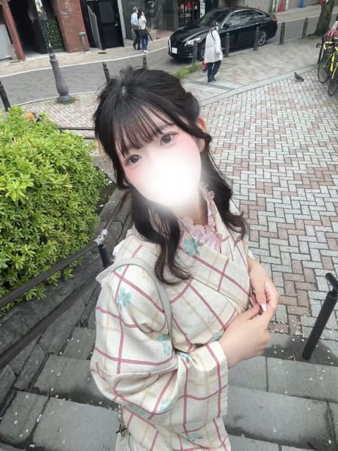 急遽明日、4/5（日）います^        ^ ♡

沢山会えたら嬉しいな👍🏻🤍