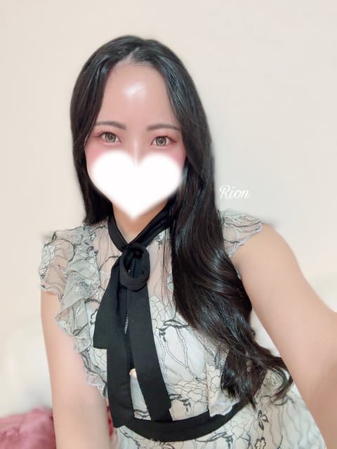 おはよ☀️

前髪上げるだけでだいぶ雰囲気変わるよね🤭💕

お仕事の人もお休みの人も、
素敵な週末になりますように🫶✨
