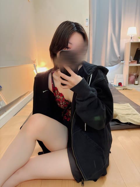 おはよ🫧

シフトです✨
4/4 15:00~24:00
4/6 17:00~24:00
4/10 13:00~19:3