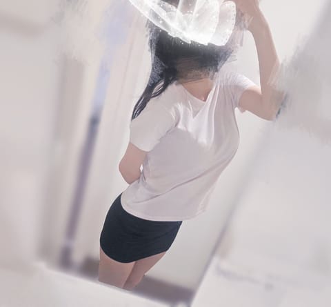 こんばんは永月です🌙

本日出勤しています✨

仲良し様たくさんのご予約ありがとうございます🤍
会えるのたのしみだな〜🥰
