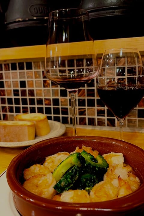 Good evening⭐️
今日スペイン料理でワインはじめます🇪🇸
ひさしぶりですけど4年もきてるおみせです🍷

🍀横