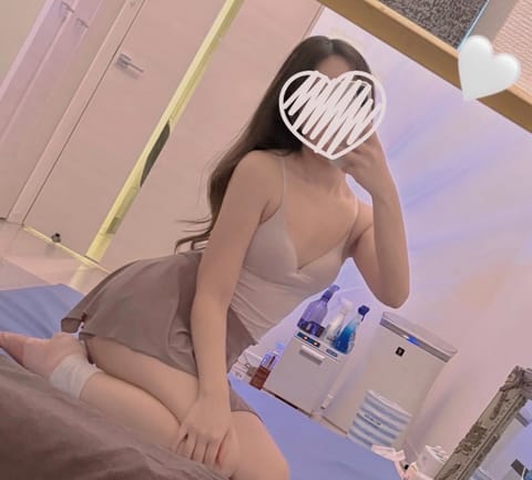 明日、12:00-20:00🌸🫶

久しぶりの出勤です〜🤍
ご都合あうお兄さん是非会いにきてね✨