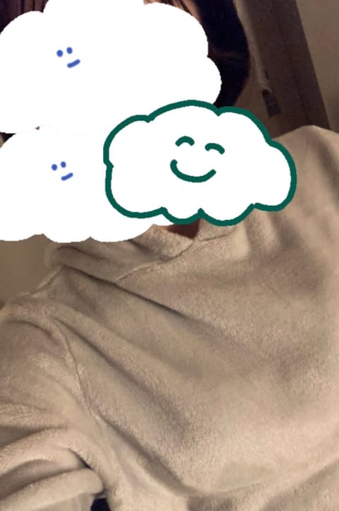 こんばんは〜！
本日はちょっとはやめの、
19時〜出勤しております🐰🤍
お時間合う方ぜひぜひ会いに来てください😳♫
オイ