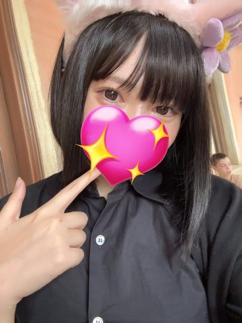 こんばんは！みいです🩷
昨日の晩から雪⛄️が積もって今日はすごく寒い❄️ですね

来週の出勤日になります‼️

2/9 