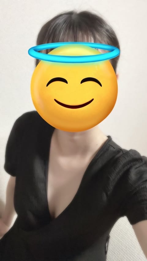今日10時から15時まで出勤してます！

もしよければ癒されに来てくださいね☺️