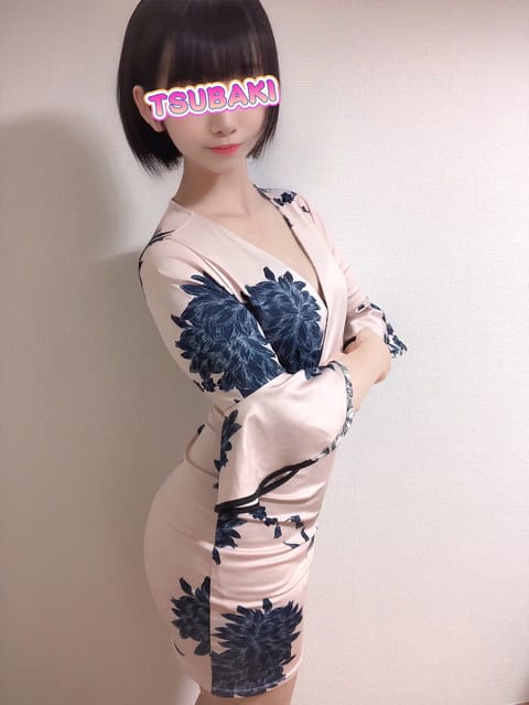 夏らしくなりお祭りを見かけることが
多くなって来ましたね😍
浴衣姿の方と出会うとキュン❤️
久し振りにつばき🌺も着物着た
