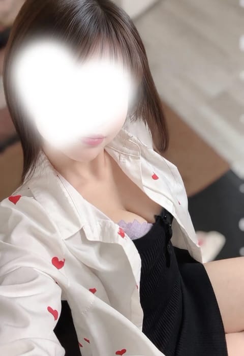 ルーム到着(՞ ܸ.ˬ.ܸ՞)♡`
今日は急に暑くてびっくり🫠
ドキドキのデビュー15:00-22:00です！
ご予約ぜ