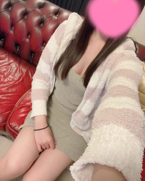 すぐご案内できます🙆‍♀️
寒いからもこもこです☺️

小悪魔って初めて言われてびっくりです😈💕

見た目と施術のギャッ