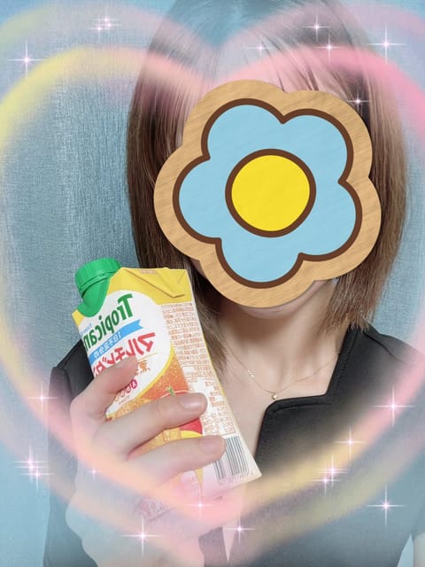 先日来てくれた、ピンクのＴシャツがお似合いの爽やかお兄さん🌸
お兄さんがくれたこのジュース好きで、暑い夏にはピッタリ😋✨