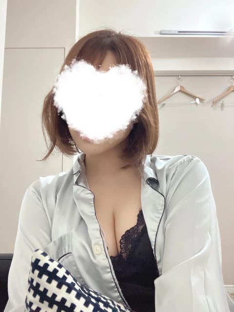 22時までいます✨

早い時間空いてます😭🤍
お待ちしてます♪

髪の毛また少し切っちゃった笑
切れば切るほど切りたくな