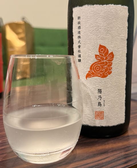 入手困難な日本酒🍶の中で
最高峰の1本、陽乃鳥❣

初めていただきました✨✨
利き酒の割には量が多いかな❓

もちろんお