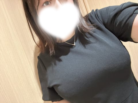 出勤してます🫶

17:20まで空いてます𐔌՞ ܸ.ˬ. ܸ՞𐦯
お休みに入る前にみんなを癒しちゃうよ〜🐰💗

と思った
