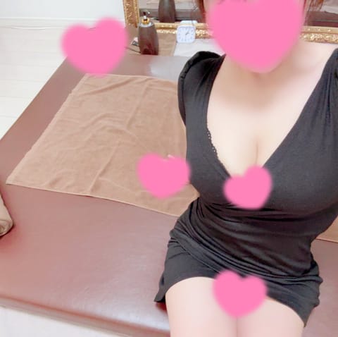 本日出勤です✨
スケジュール空きがございます♪
もし良かったらご予約お待ちしてますね❤️

書こうと思ってたこと
今ド忘