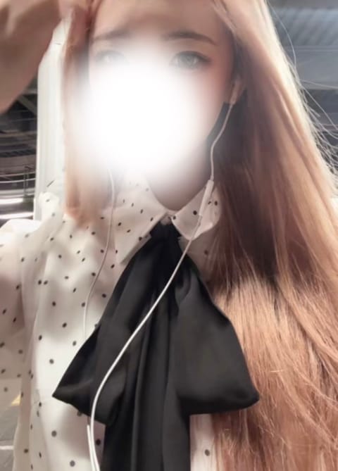 おはよ〜☀️
本日 13:30-18:30までいます⸝⋆

4月は今日が最後の出勤です😿
たくさん会いに来てください🤍ྀ