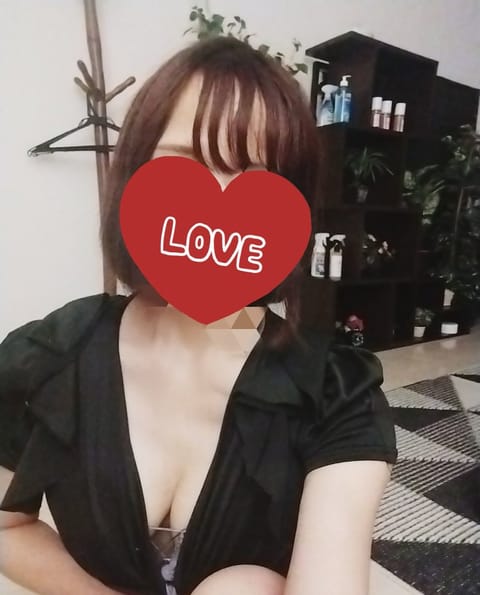 昨日はご新規様ありがとうございます💕
施術後は髪のうねりが気になります💦
次回の出勤日はまたお知らせします❣️