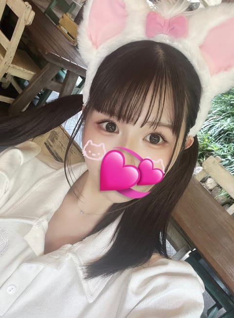 明日24日、11時から朝5時までいます！
珍しく朝から出勤♡
連休明けだけどかれんと楽しい時間過ごしましょ🧚‍♀️
お誘