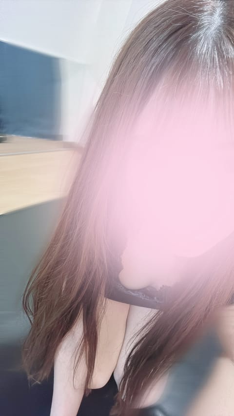 こんにちは☺️
今日はポカポカ〜☀️
GWも終わってお休み疲れたまっていませんか😌？
本日14:00〜20:00出勤しま