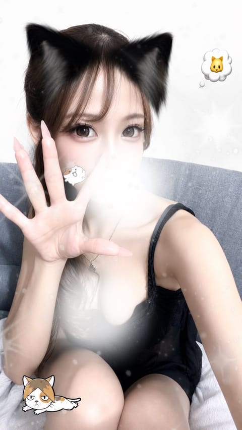 本日13時から出勤中です💕💕
なゆに癒されたい人集合！！☺️