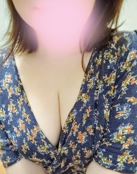 本日10月19日はこのあと26時まで⭐
オイルマッサージでたっぷり癒やされにいらしてください😘

10月も後半だけど暑い