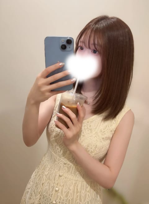 お休み中に美容院に行ってきました♪
落ち着いたブラウンカラー✨
ちょっと髪も伸びたよ( ⸝⸝•ᴗ•⸝⸝ )

‧˚₊*̥